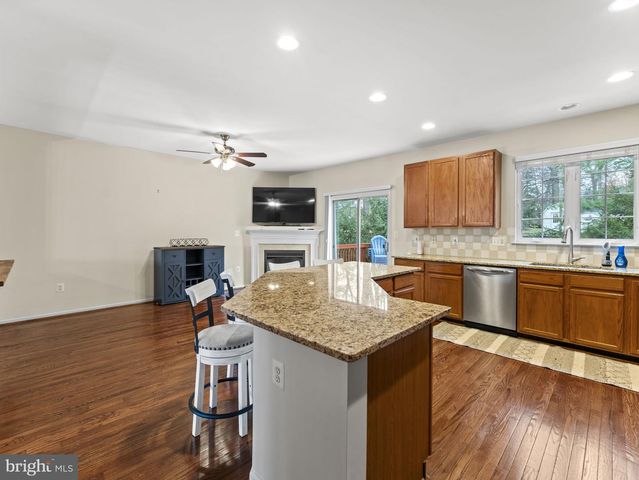 8873 ROYAL DOULTON LN, Fairfax, VA 22031