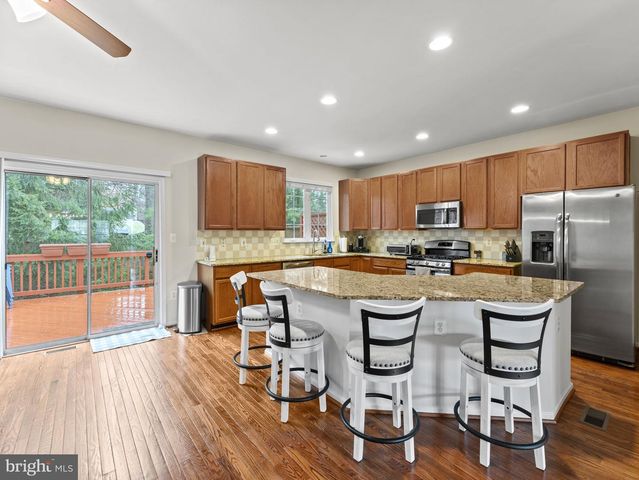 8873 ROYAL DOULTON LN, Fairfax, VA 22031