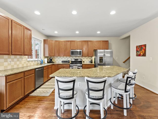 8873 ROYAL DOULTON LN, Fairfax, VA 22031