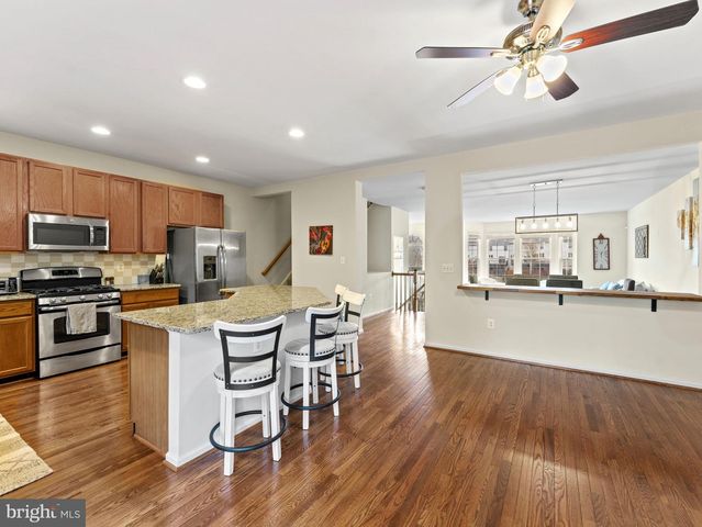 8873 ROYAL DOULTON LN, Fairfax, VA 22031