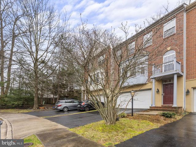 8873 ROYAL DOULTON LN, Fairfax, VA 22031
