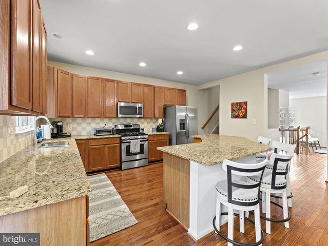 8873 ROYAL DOULTON LN, Fairfax, VA 22031