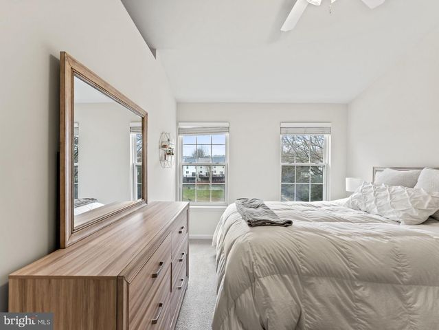 8873 ROYAL DOULTON LN, Fairfax, VA 22031