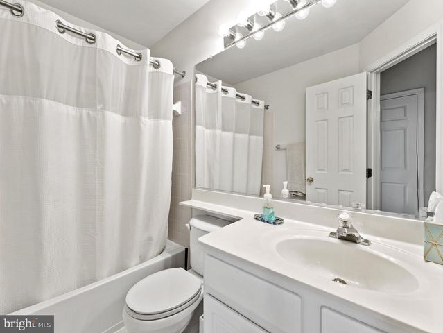 8873 ROYAL DOULTON LN, Fairfax, VA 22031