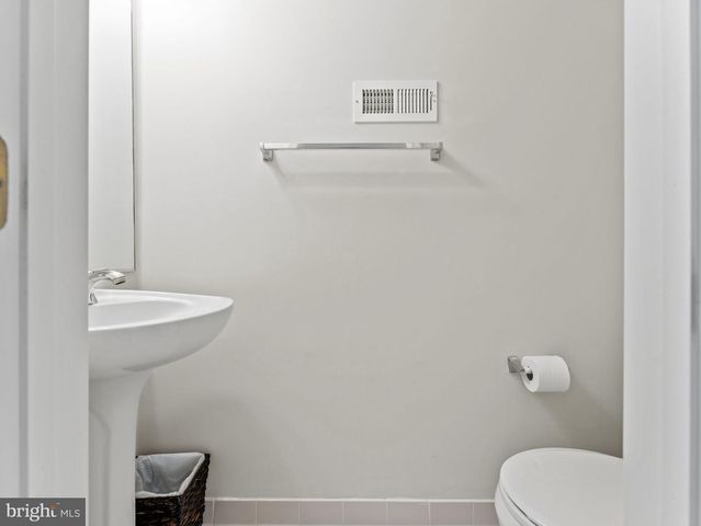 8873 ROYAL DOULTON LN, Fairfax, VA 22031