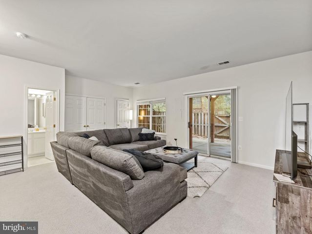 8873 ROYAL DOULTON LN, Fairfax, VA 22031