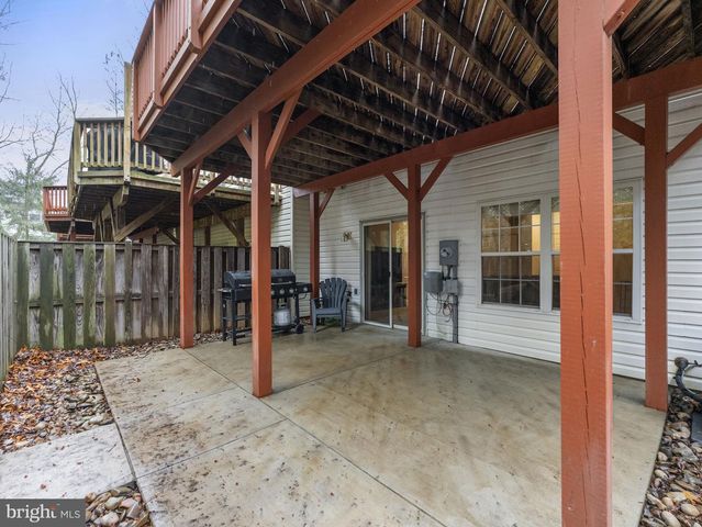 8873 ROYAL DOULTON LN, Fairfax, VA 22031