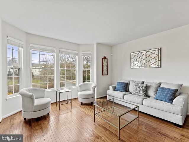 8873 ROYAL DOULTON LN, Fairfax, VA 22031