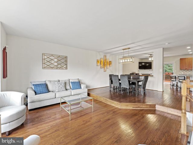 8873 ROYAL DOULTON LN, Fairfax, VA 22031