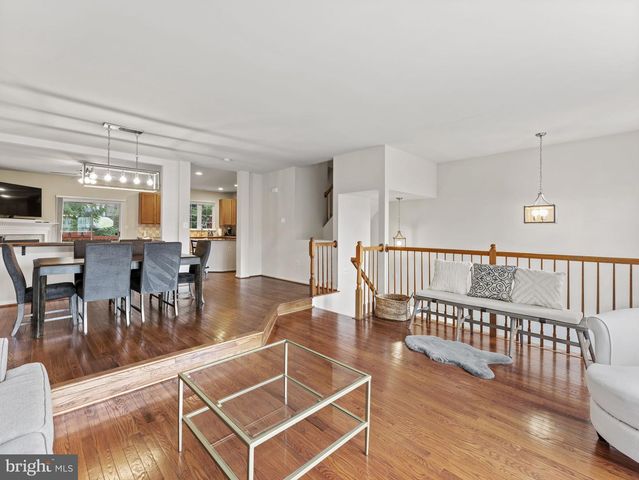 8873 ROYAL DOULTON LN, Fairfax, VA 22031