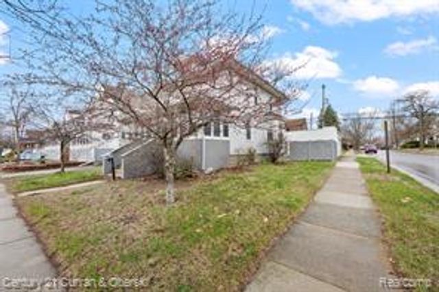 902 S Washington Avenue, Royal Oak, MI 48067