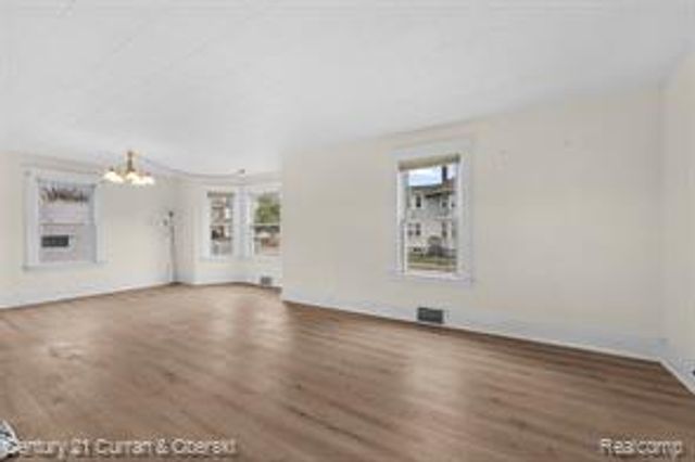 902 S Washington Avenue, Royal Oak, MI 48067