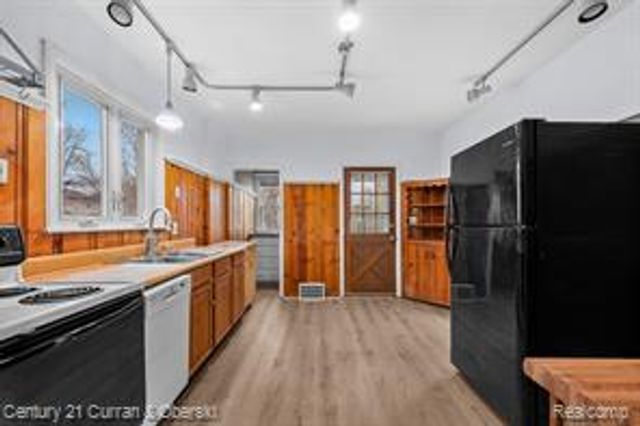 902 S Washington Avenue, Royal Oak, MI 48067