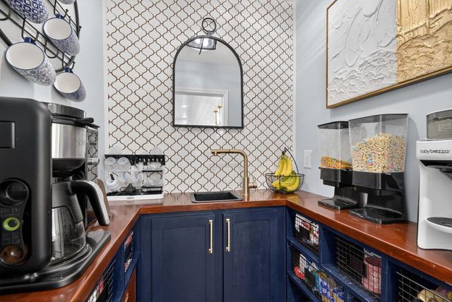 S43W33485 Edwards DRIVE, Dousman, WI 53118