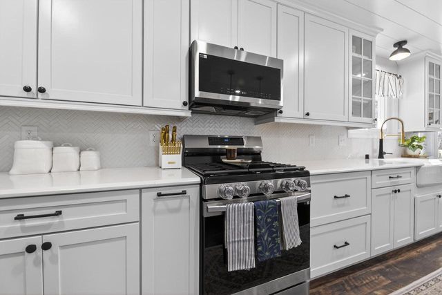 S43W33485 Edwards DRIVE, Dousman, WI 53118