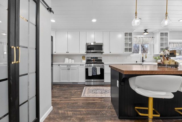 S43W33485 Edwards DRIVE, Dousman, WI 53118