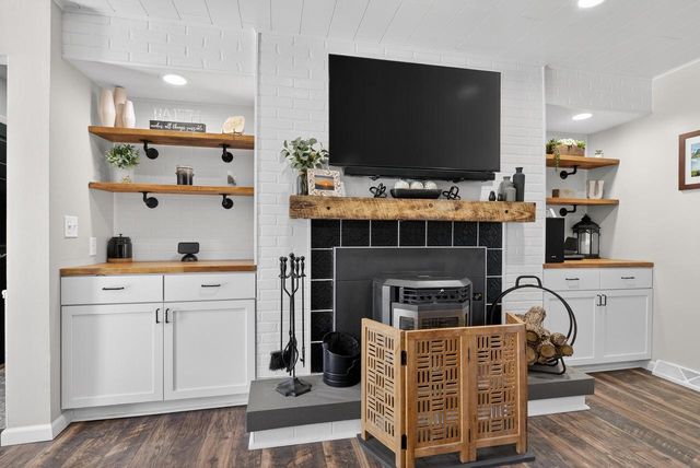 S43W33485 Edwards DRIVE, Dousman, WI 53118