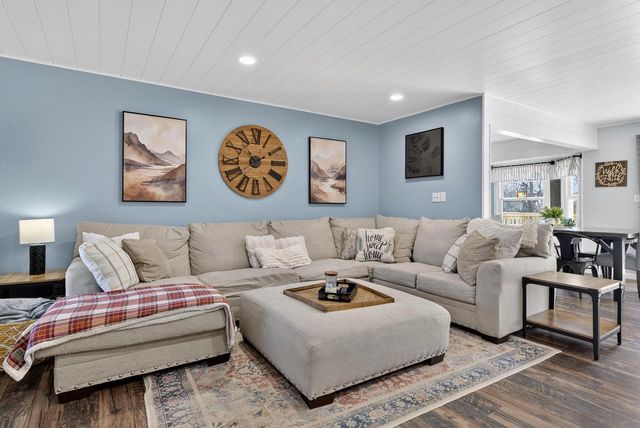 S43W33485 Edwards DRIVE, Dousman, WI 53118