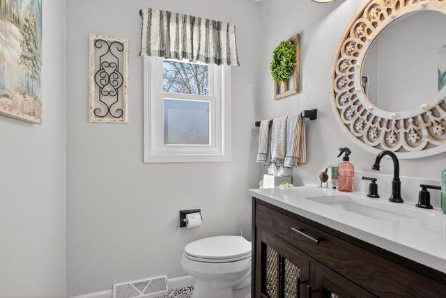 S43W33485 Edwards DRIVE, Dousman, WI 53118