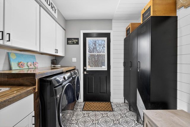 S43W33485 Edwards DRIVE, Dousman, WI 53118