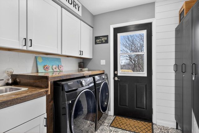 S43W33485 Edwards DRIVE, Dousman, WI 53118