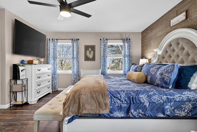 S43W33485 Edwards DRIVE, Dousman, WI 53118