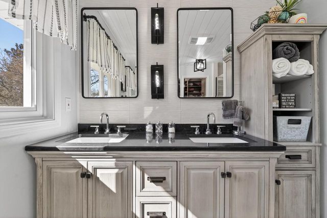 S43W33485 Edwards DRIVE, Dousman, WI 53118