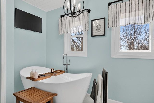 S43W33485 Edwards DRIVE, Dousman, WI 53118