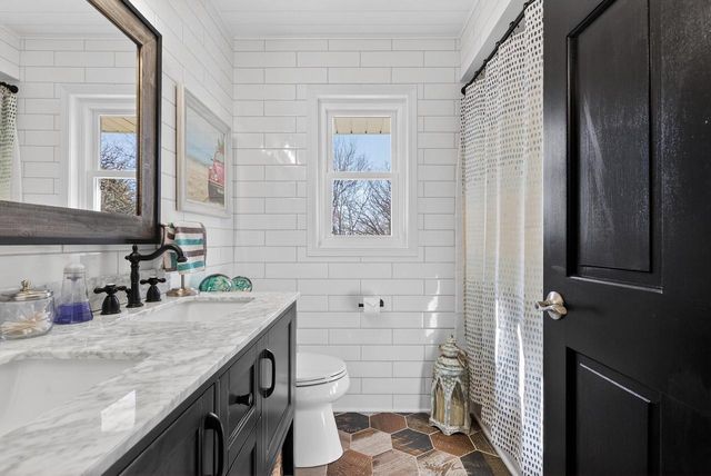 S43W33485 Edwards DRIVE, Dousman, WI 53118