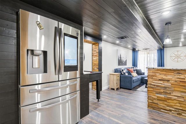 S43W33485 Edwards DRIVE, Dousman, WI 53118