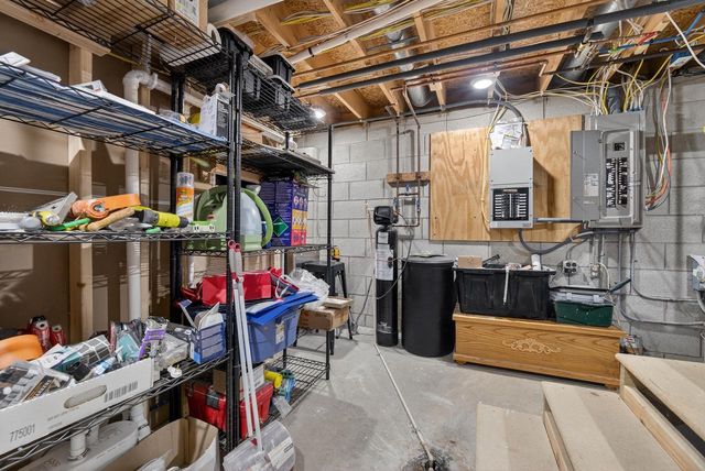 S43W33485 Edwards DRIVE, Dousman, WI 53118