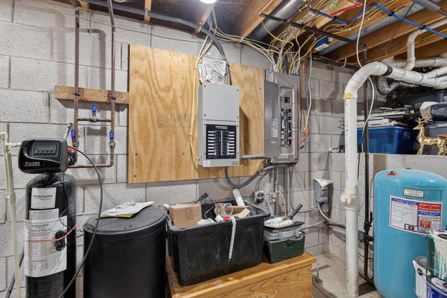 S43W33485 Edwards DRIVE, Dousman, WI 53118