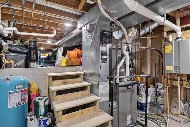 S43W33485 Edwards DRIVE, Dousman, WI 53118