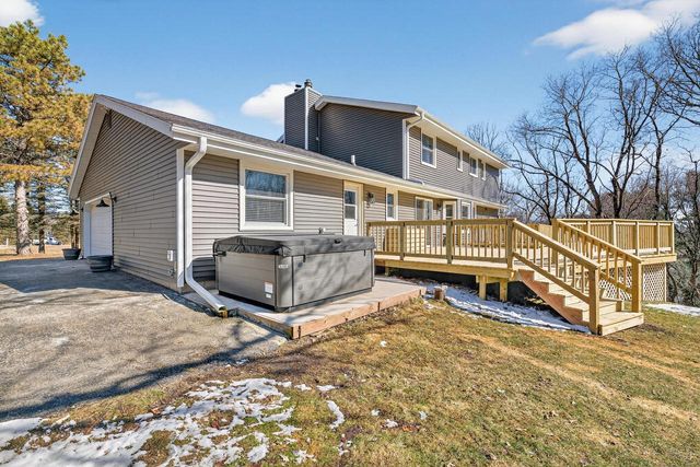 S43W33485 Edwards DRIVE, Dousman, WI 53118