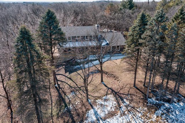 S43W33485 Edwards DRIVE, Dousman, WI 53118