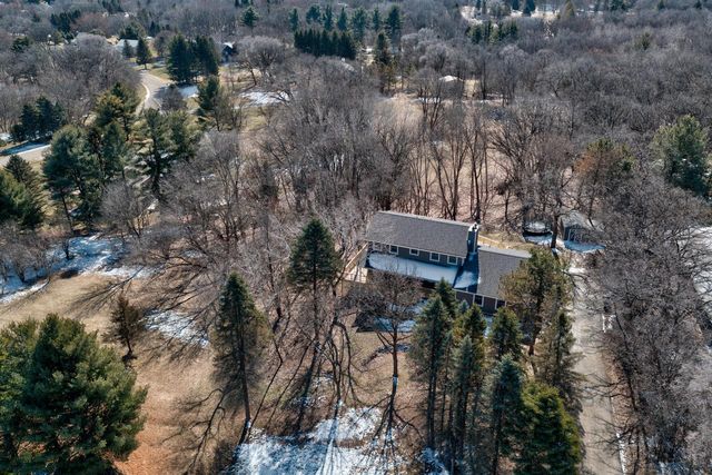 S43W33485 Edwards DRIVE, Dousman, WI 53118