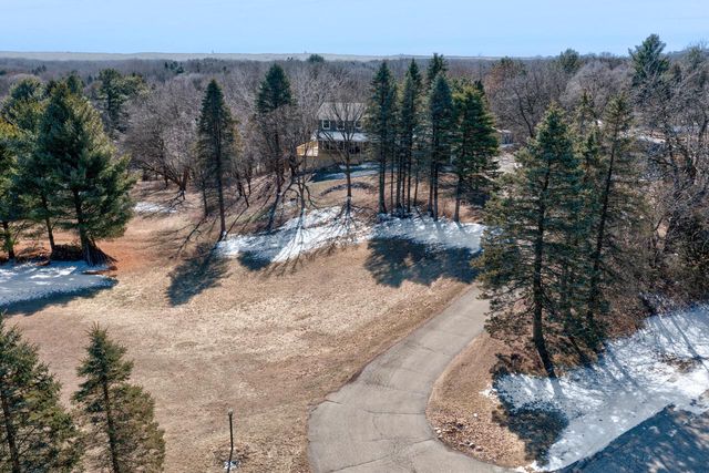 S43W33485 Edwards DRIVE, Dousman, WI 53118