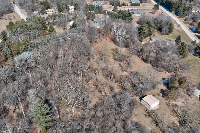 S43W33485 Edwards DRIVE, Dousman, WI 53118