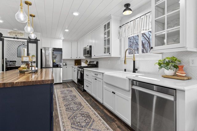 S43W33485 Edwards DRIVE, Dousman, WI 53118