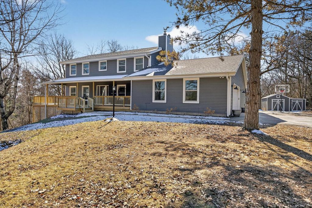 S43W33485 Edwards DRIVE, Dousman, WI 53118