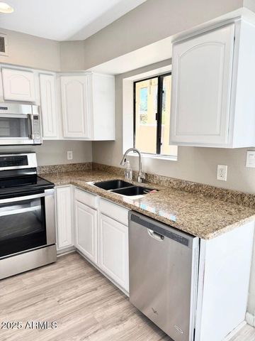 1425 E DESERT COVE Avenue 2, Phoenix, AZ 85020