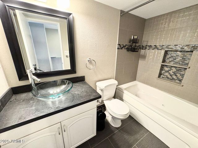 1425 E DESERT COVE Avenue 2, Phoenix, AZ 85020