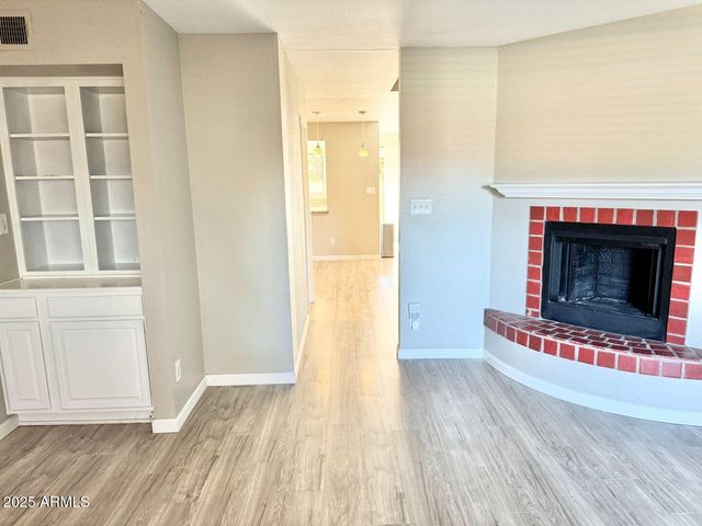 1425 E DESERT COVE Avenue 2, Phoenix, AZ 85020