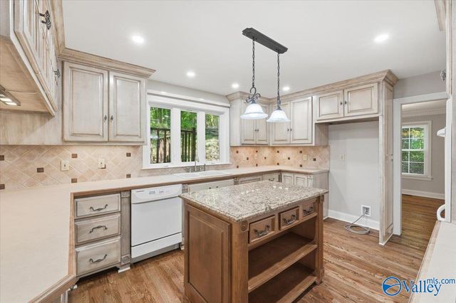 11013 Vivian Drive NW, Huntsville, AL 35810