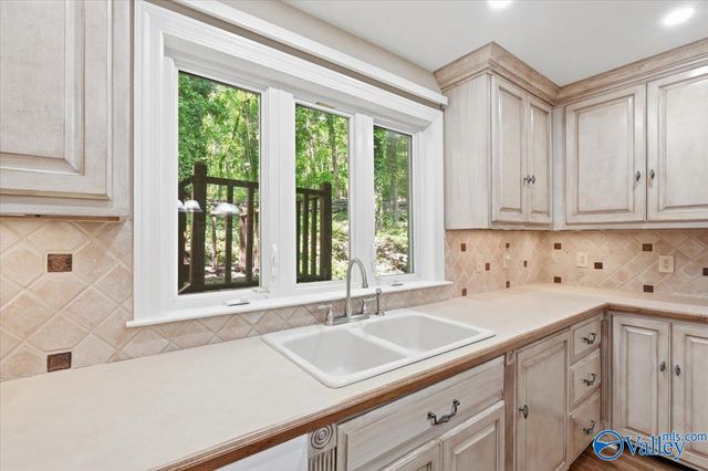 11013 Vivian Drive NW, Huntsville, AL 35810