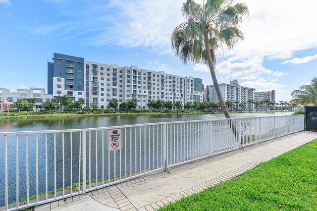 2186 NE 167th St 1-111, North Miami Beach, FL 33162