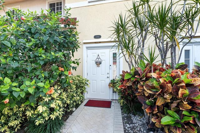 2186 NE 167th St 1-111, North Miami Beach, FL 33162