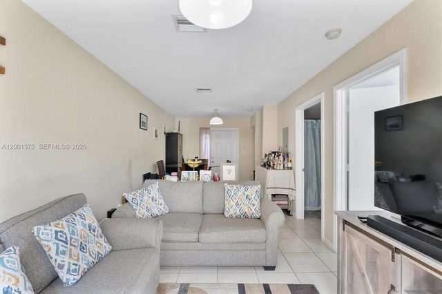 2186 NE 167th St 1-111, North Miami Beach, FL 33162