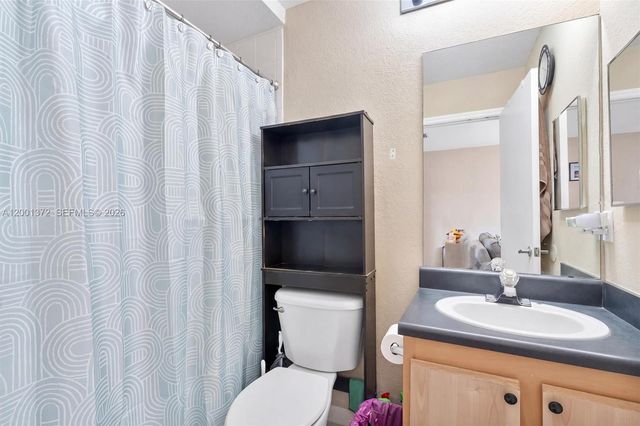 2186 NE 167th St 1-111, North Miami Beach, FL 33162