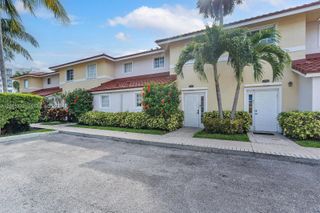 2186 NE 167th St 1-111, North Miami Beach, FL 33162